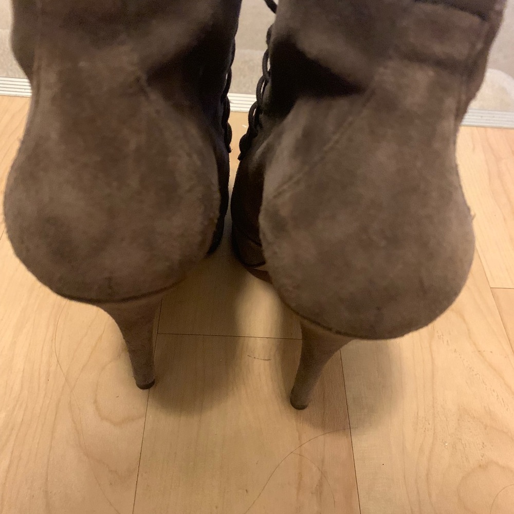 Shoes - Picture 3 of 4
